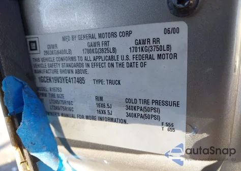 2000 Chevrolet Silverado 1500 Ls z USA, uszkodzony, nr VIN 1GCEK19V3YE417485